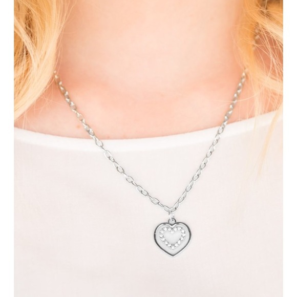 Silver heart w/ necklace & diamonds - Picture 2 of 2